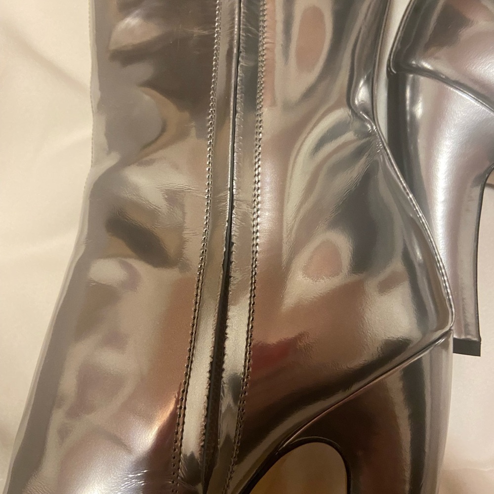 Bottega Venetia silver mirror leather. New with box - Picture 4 of 5